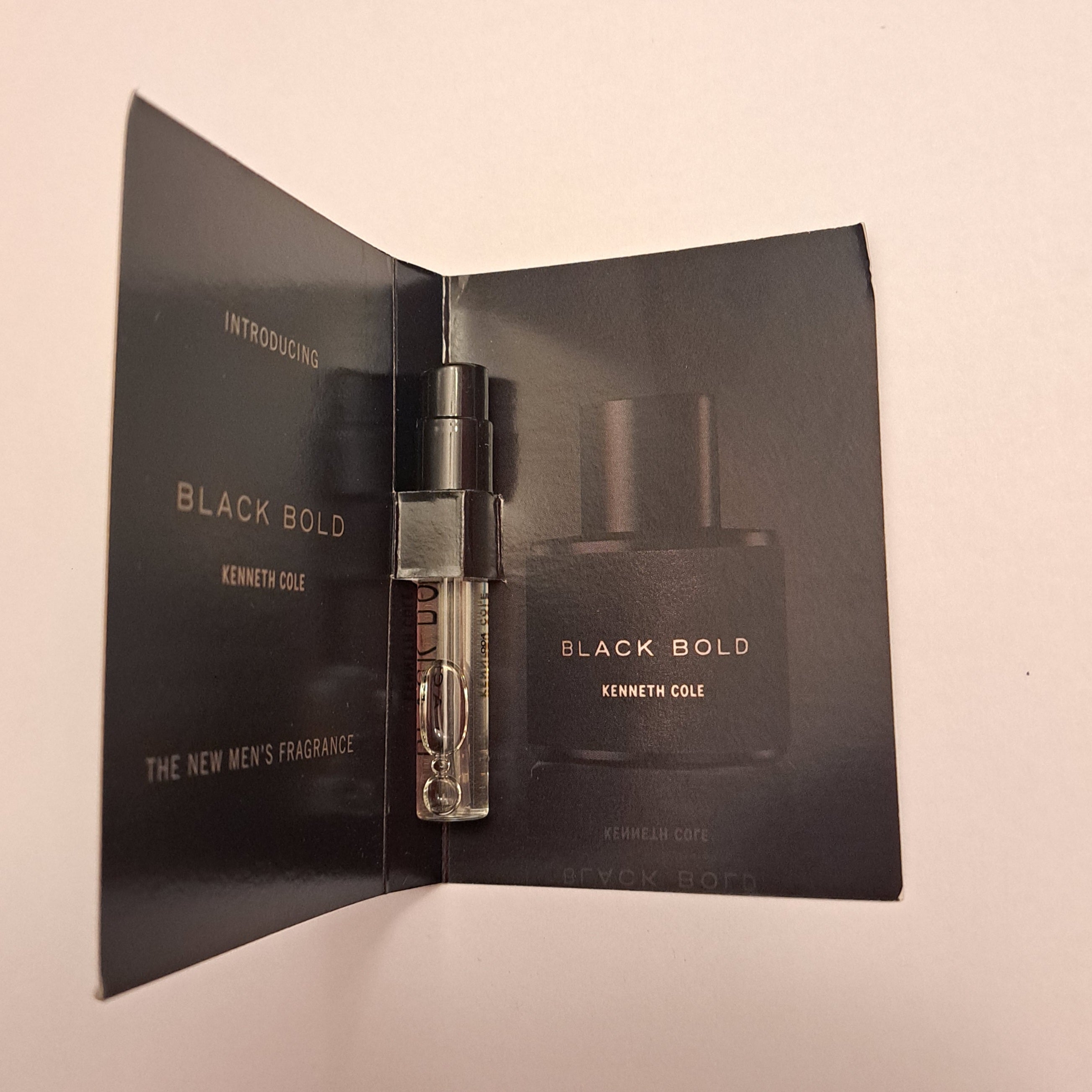 Kenneth Cole Black Bold Eau de Parfum Spray Vaporisateur, 1.5 ml